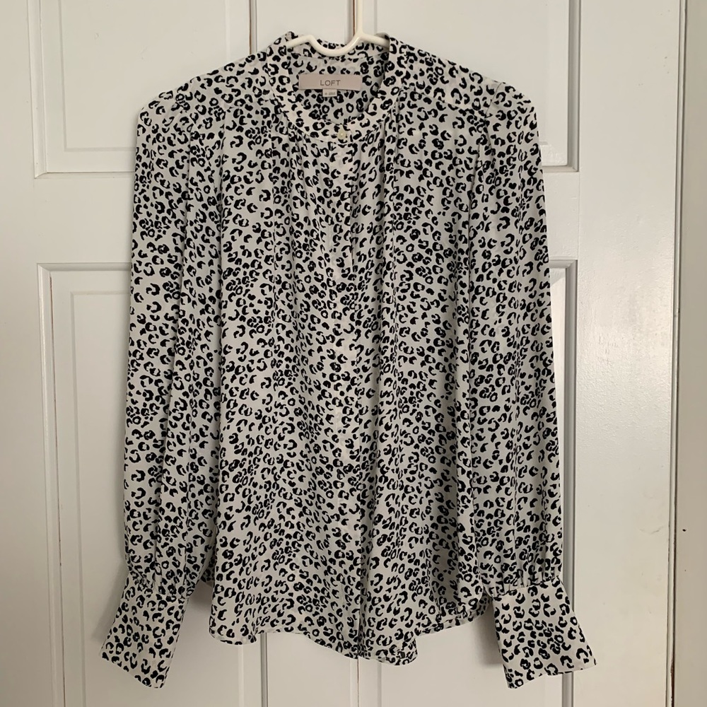 Loft stand up collar long sleeve blouse